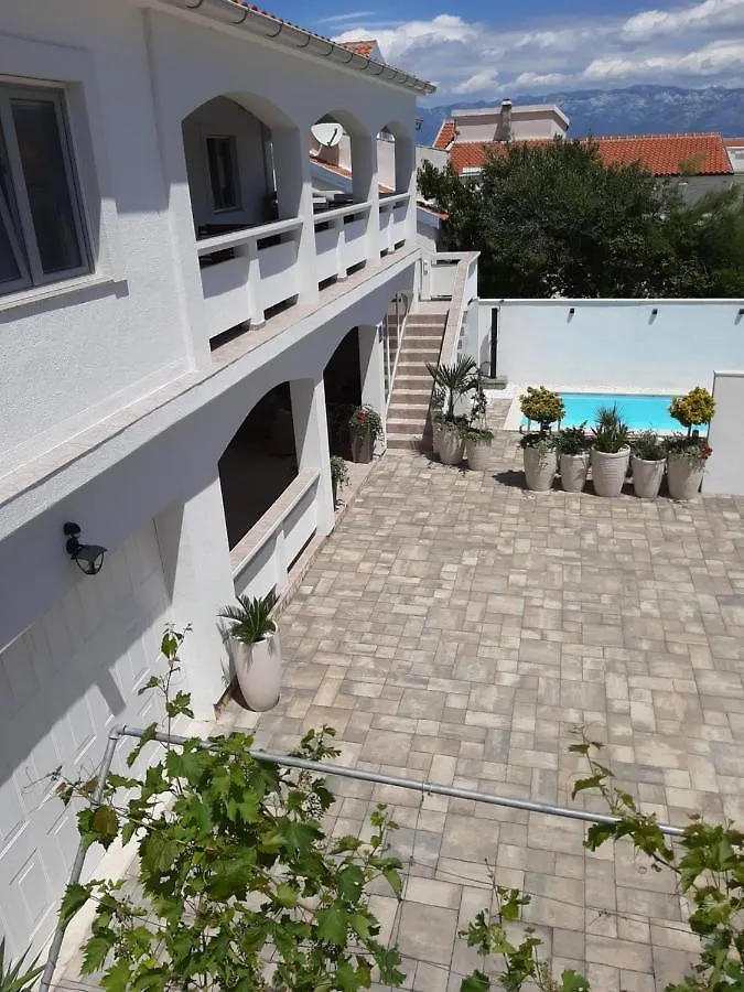 Bella Apartments Vir 0*,  Croácia