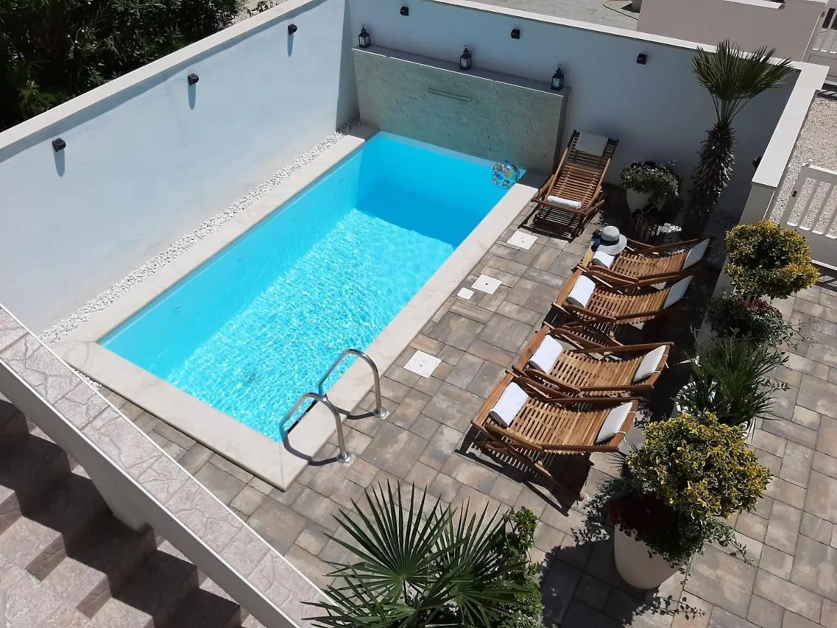 Bella Apartments Vir