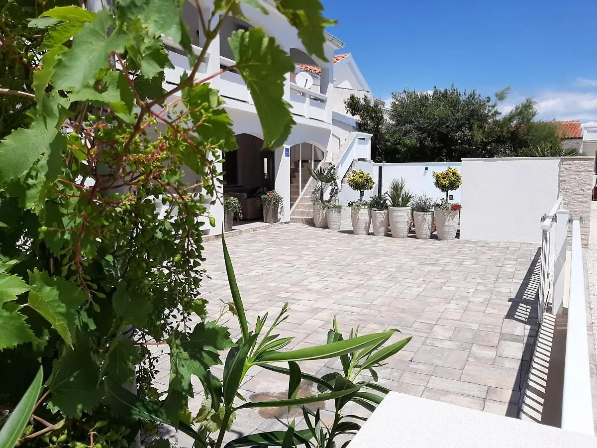 Bella Apartments Vir