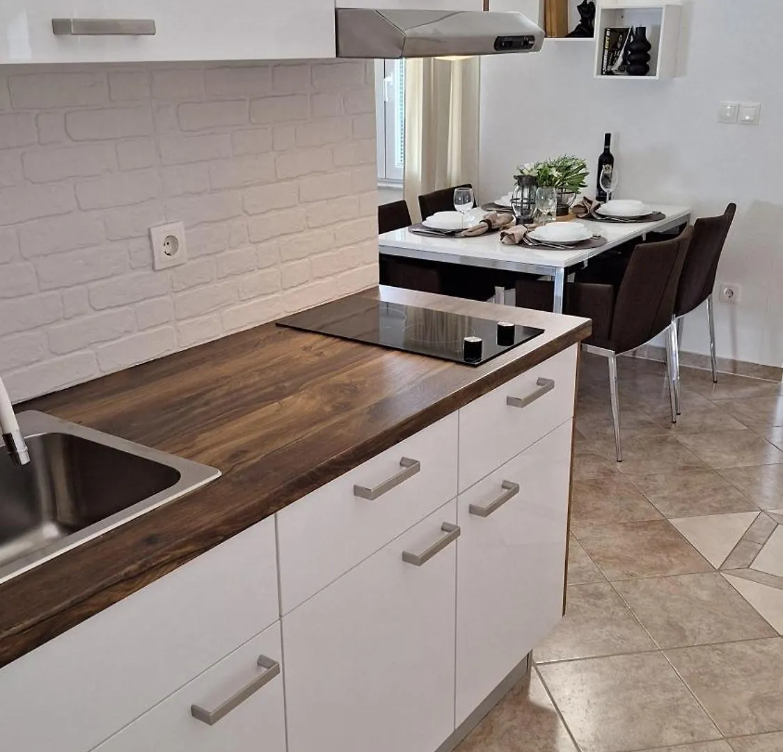 Bella Apartments Vir