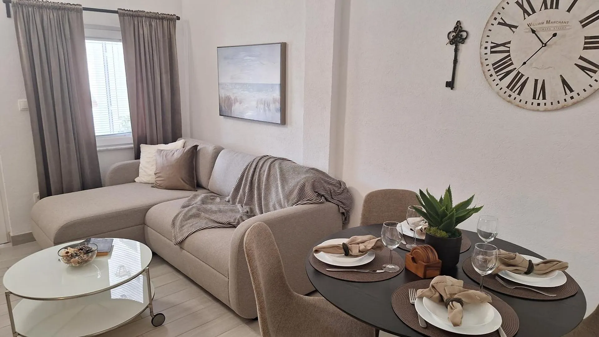 Bella Apartments Vir