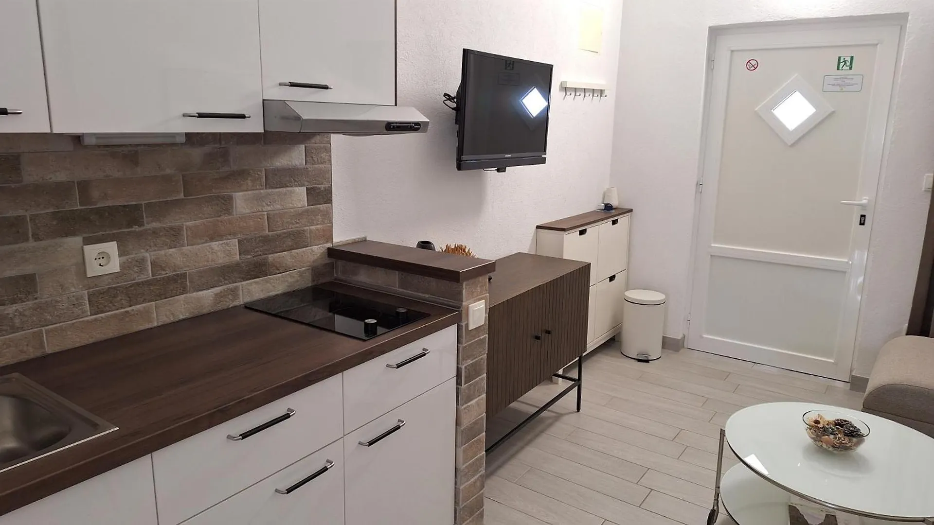 Bella Apartments 0*, Vir Kroatien
